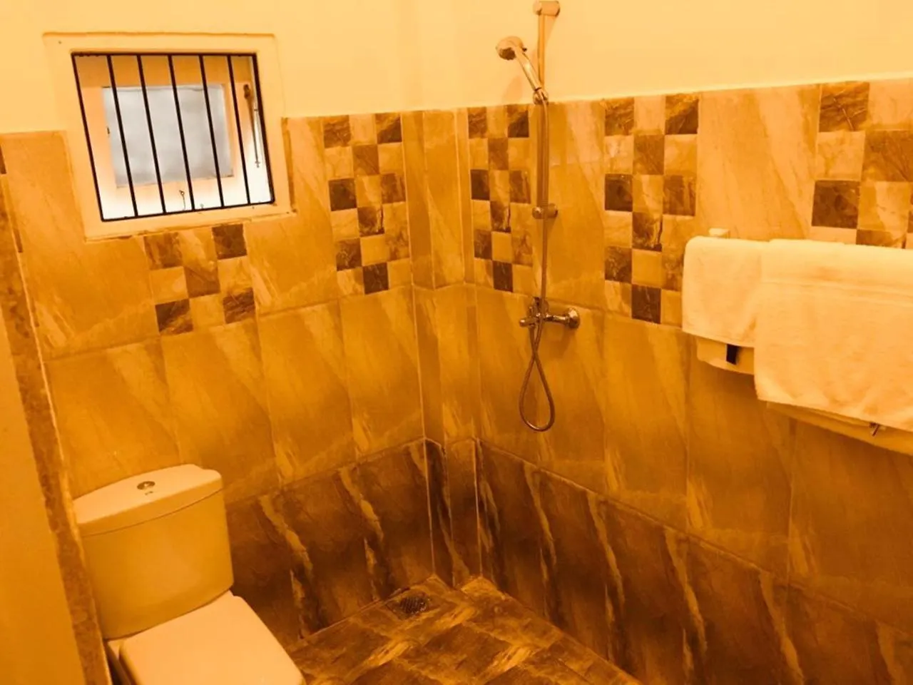 Yoho Cinnamon Canal View Negombo 2*,