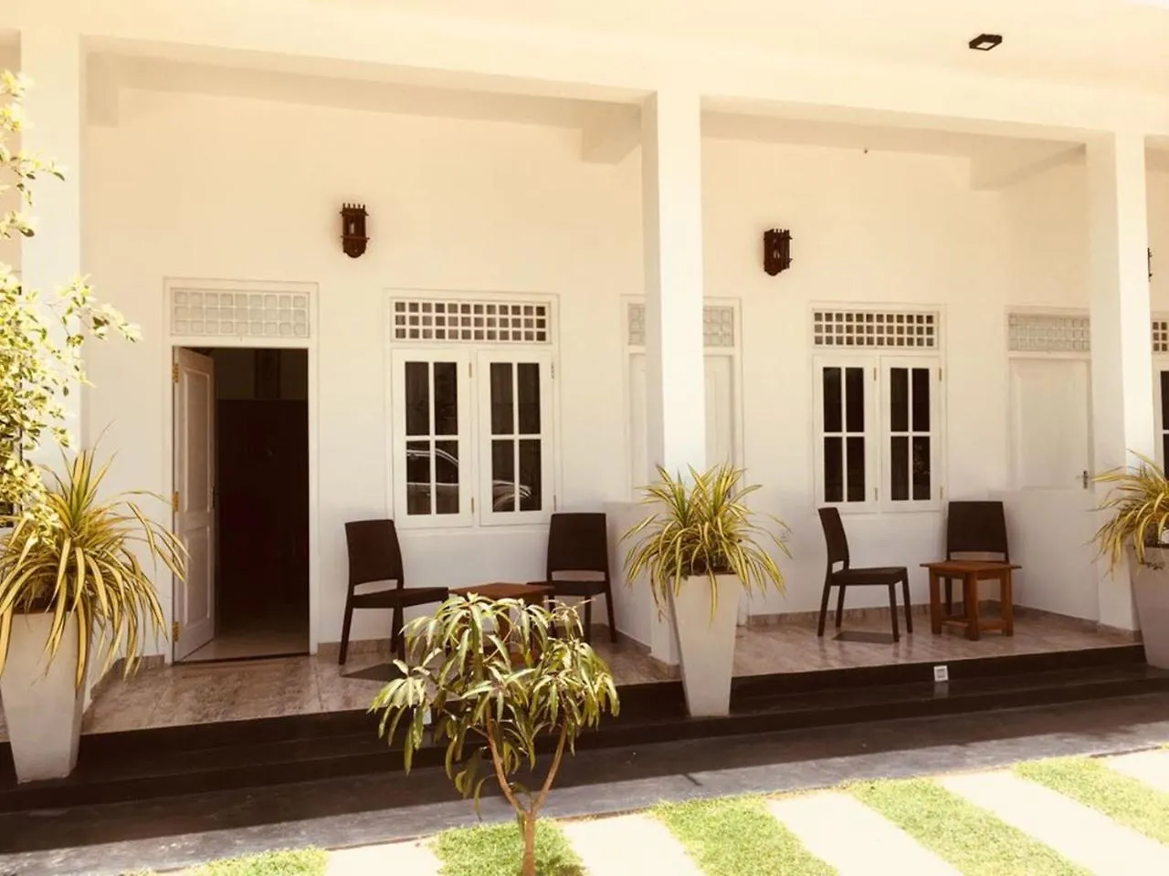 Yoho Cinnamon Canal View Negombo 2*,