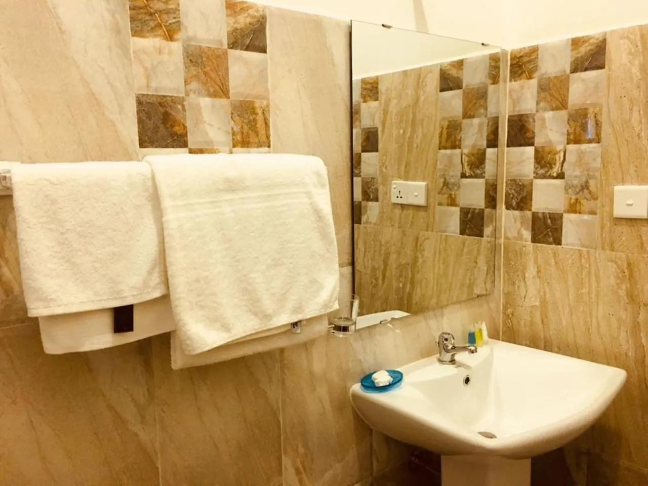 ** Hotel Yoho Cinnamon Canal View Negombo Sri Lanka